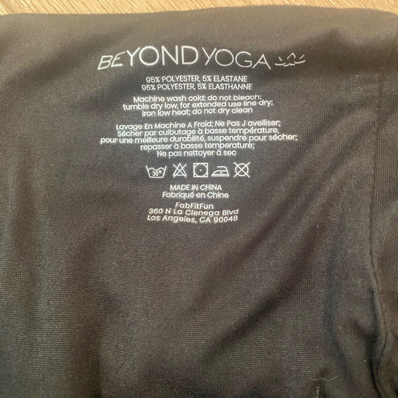 NWT Beyond Yoga Infinity Hidden pocket Scarf Black - Picture 4 of 9